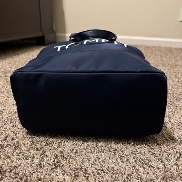 WOMEN TOMMY BACK PACK - Picture 2 of 4